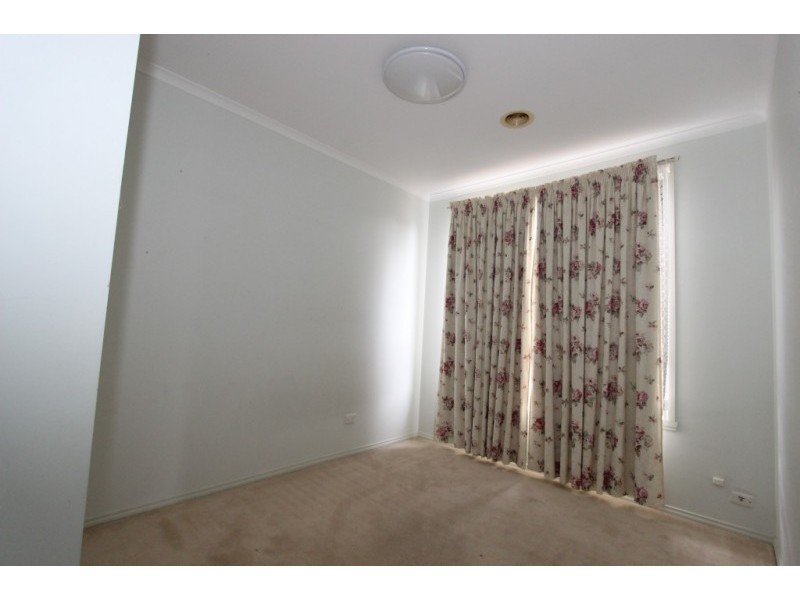 81 Moonstone Circuit, St Albans VIC 3021