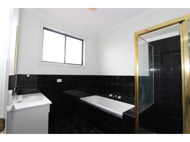 81 Moonstone Circuit, St Albans VIC 3021