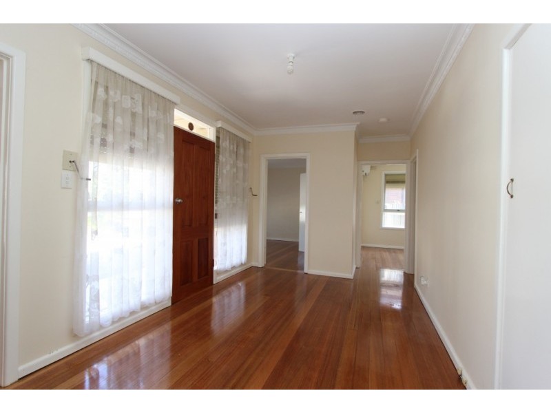 4 Woods Street, St Albans VIC 3021