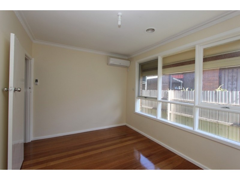 4 Woods Street, St Albans VIC 3021