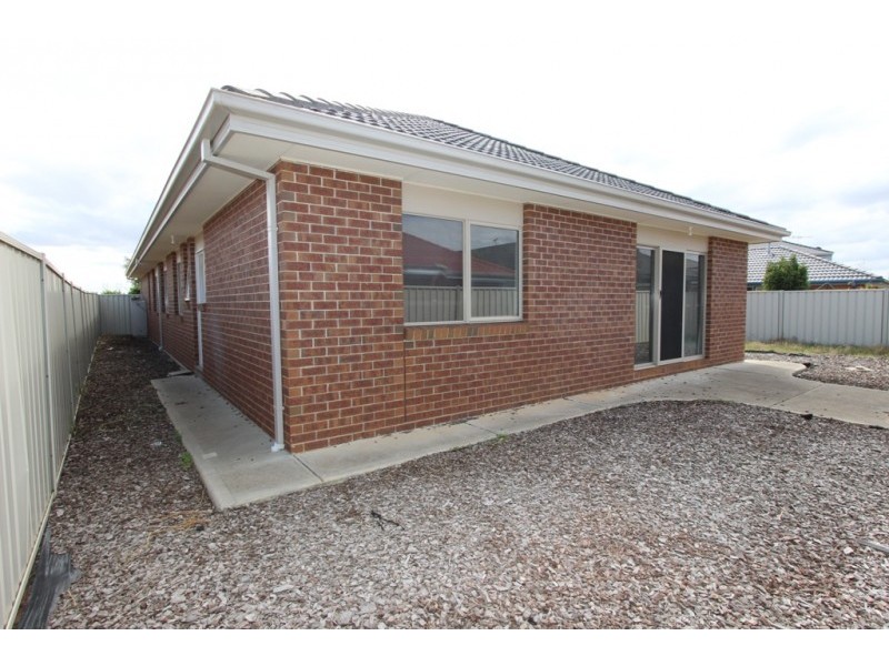 12 Lyme Park Circuit, Caroline Springs VIC 3023