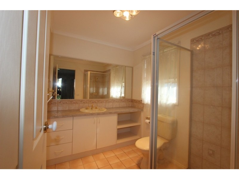 4 Dakota Place, Point Cook VIC 3030