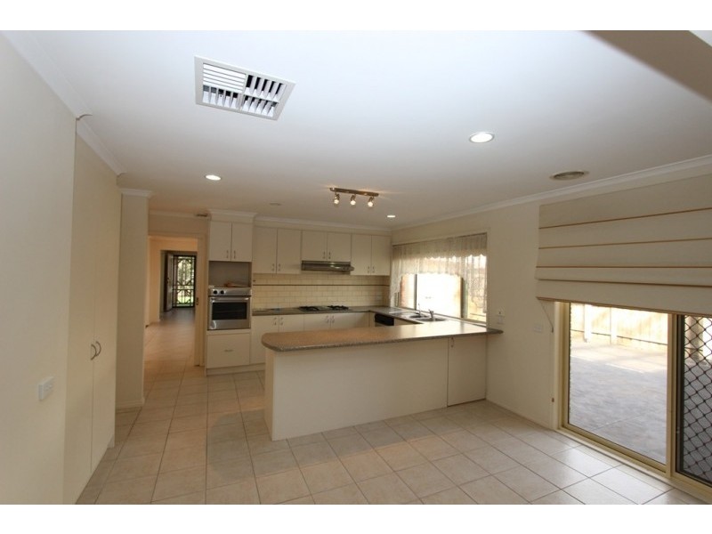 4 Dakota Place, Point Cook VIC 3030