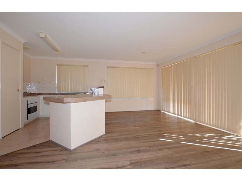 8 Holton Way, Cannington WA 6107