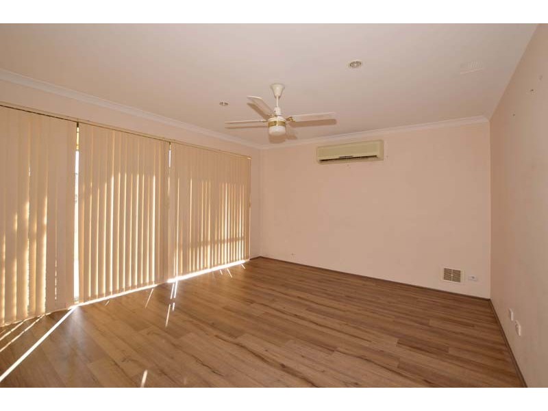 8 Holton Way, Cannington WA 6107