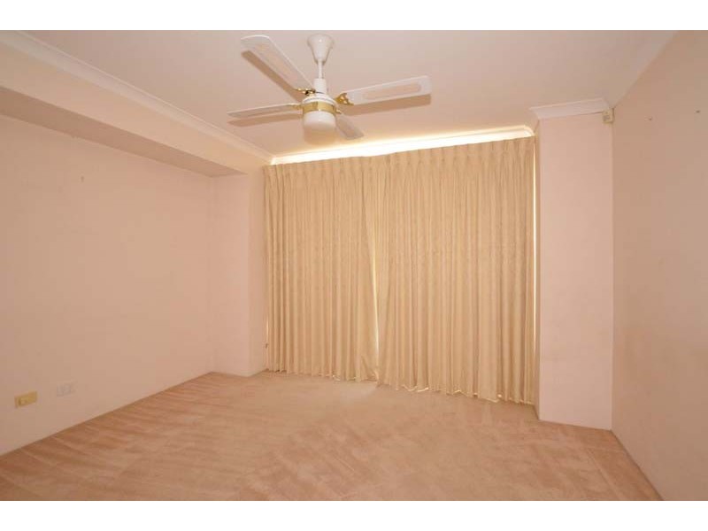 8 Holton Way, Cannington WA 6107