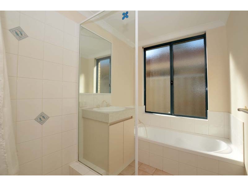 8 Holton Way, Cannington WA 6107