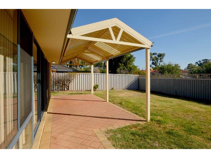 8 Holton Way, Cannington WA 6107