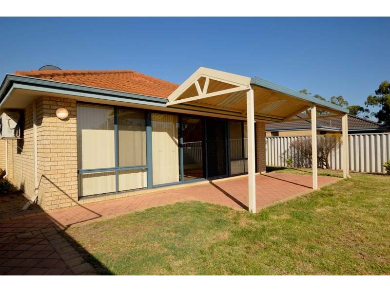 8 Holton Way, Cannington WA 6107