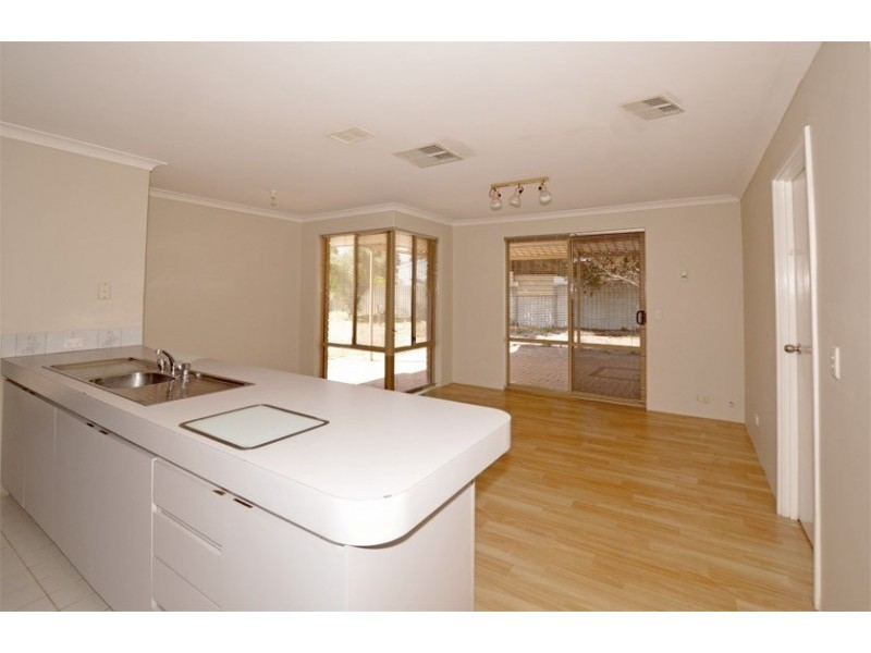 8 Durras Place, South Lake WA 6164