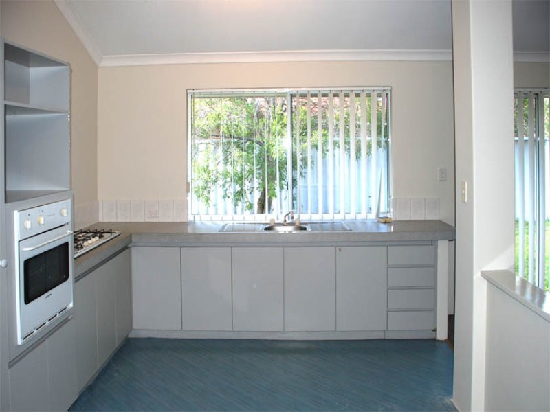 15 Ursuline Vista, Queens Park WA 6107