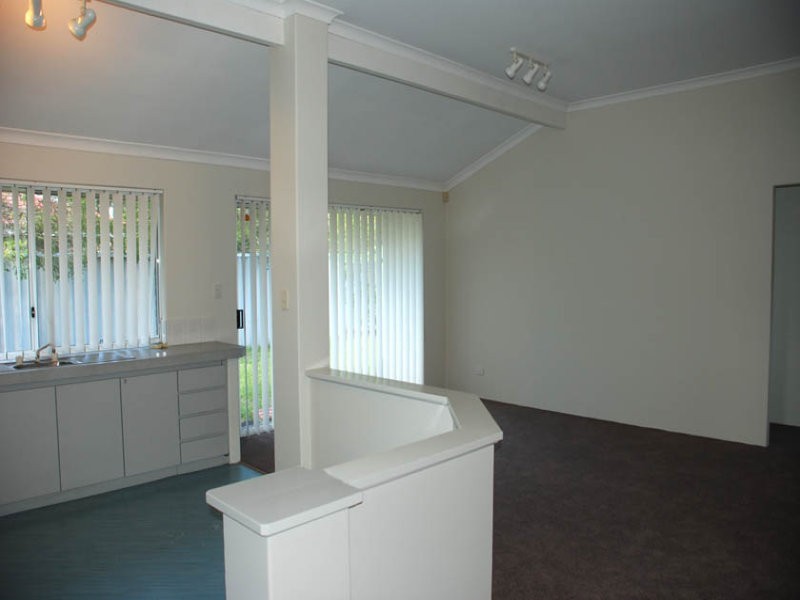 15 Ursuline Vista, Queens Park WA 6107