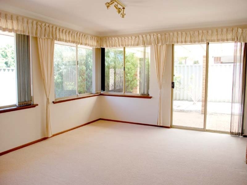 1 McKivett Crescent, Leeming WA 6149