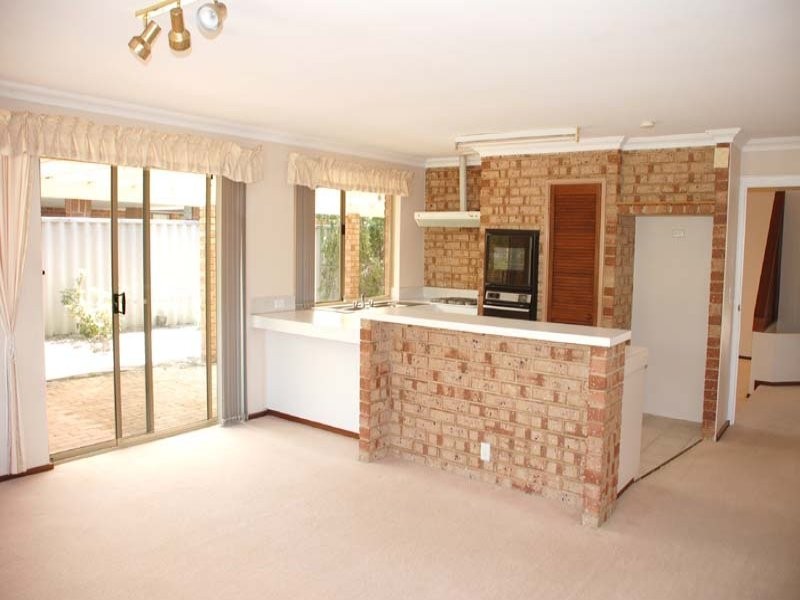 1 McKivett Crescent, Leeming WA 6149