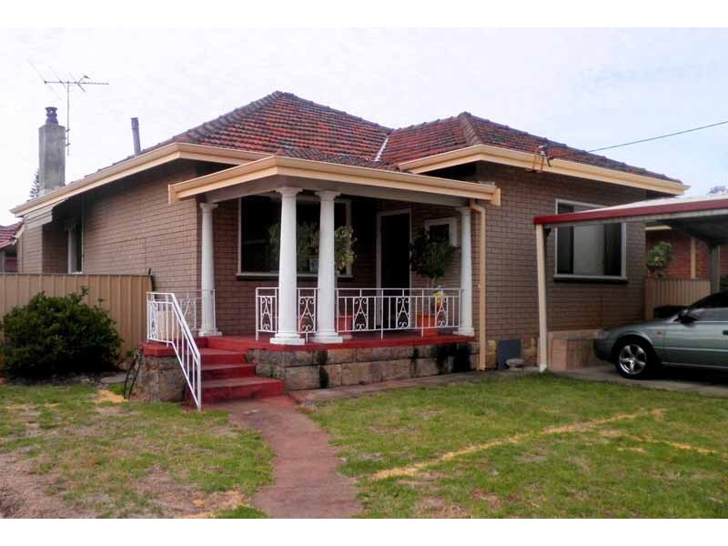96 Thomas Street, Queens Park WA 6107