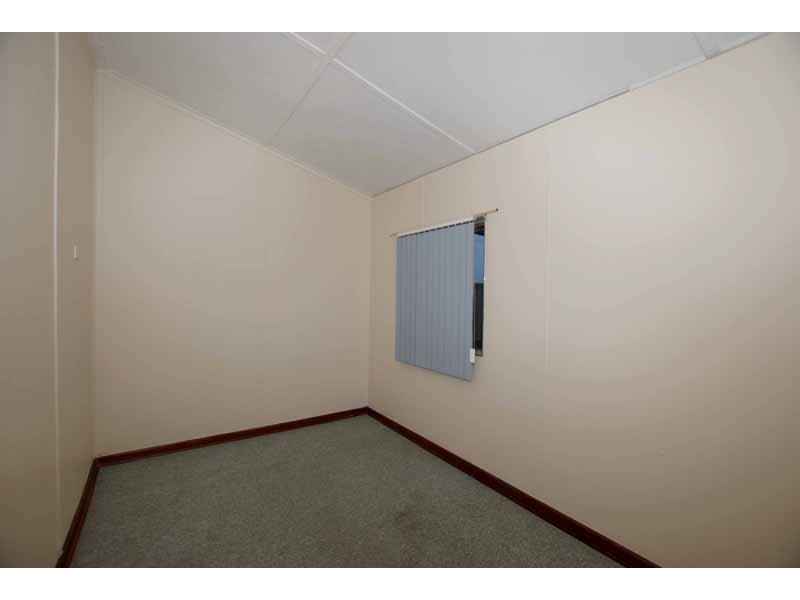 96 Thomas Street, Queens Park WA 6107