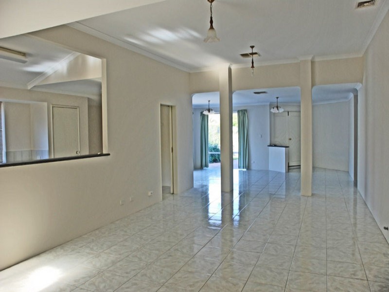 7 Westland Place, Waterford WA 6152