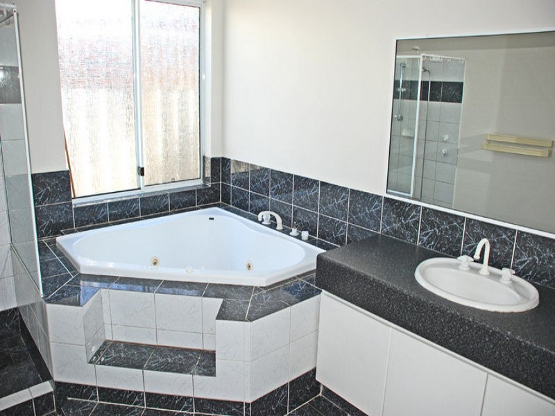 7 Westland Place, Waterford WA 6152