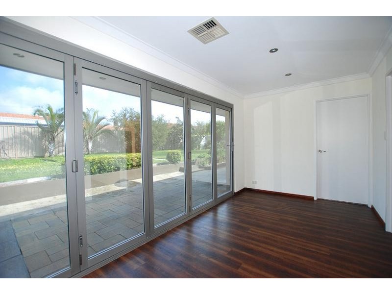 209 Riseley Street, Booragoon WA 6154