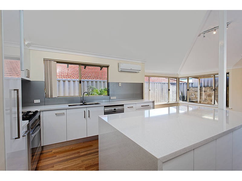 9/104 Forrest Road, Hamilton Hill WA 6163