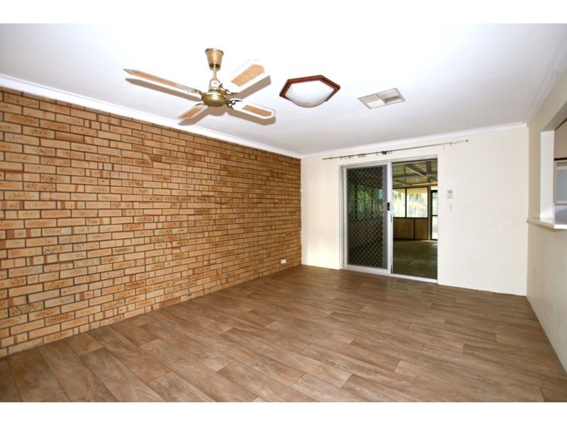 16 Parer Close, Thornlie WA 6108