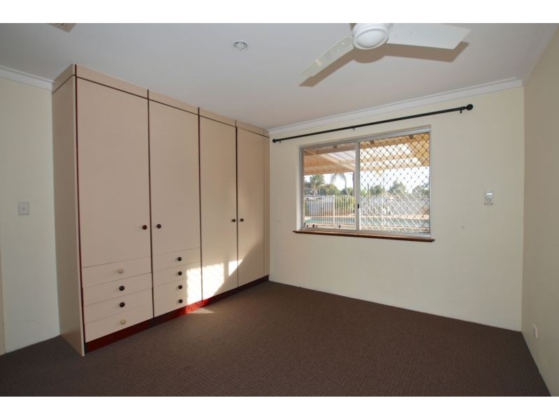 16 Parer Close, Thornlie WA 6108