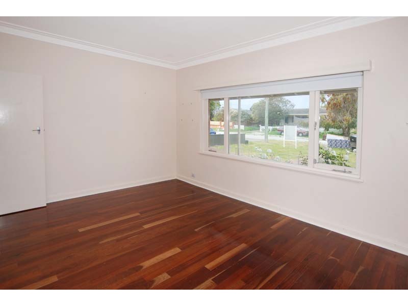 5 Simper Crescent, White Gum Valley WA 6162