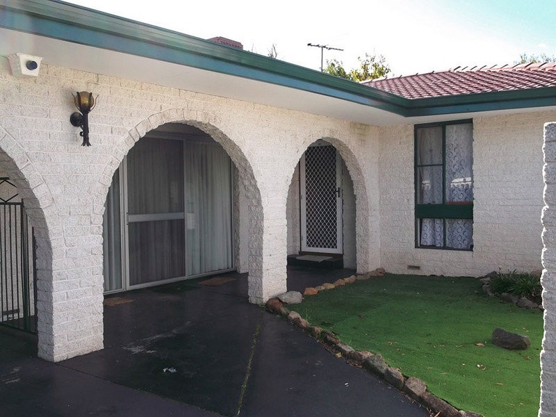 14 Lorenzo Street, Thornlie WA 6108