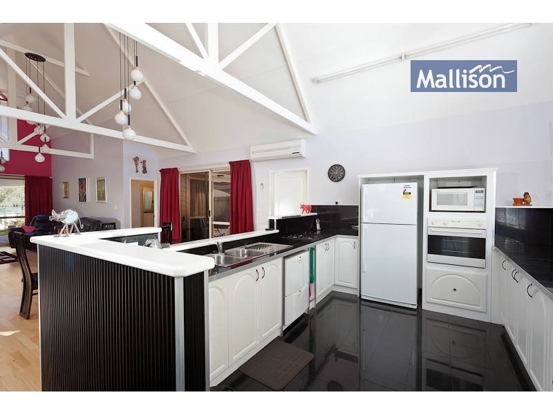 8 Foreshore Place, Gosnells WA 6110