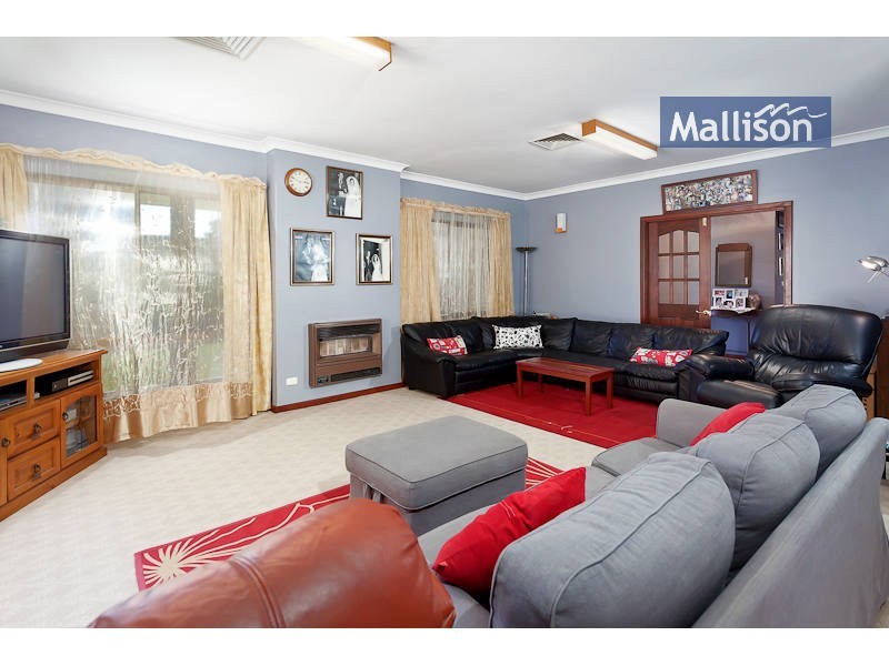 2 Merrifield Circle, Leeming WA 6149