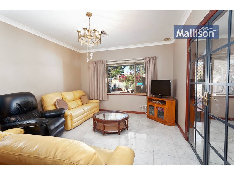 2 Merrifield Circle, Leeming WA 6149