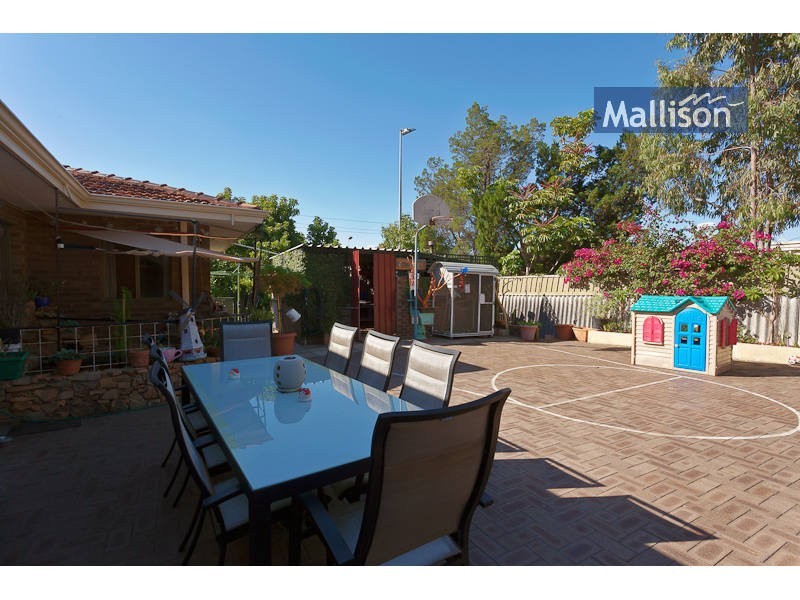 2 Merrifield Circle, Leeming WA 6149