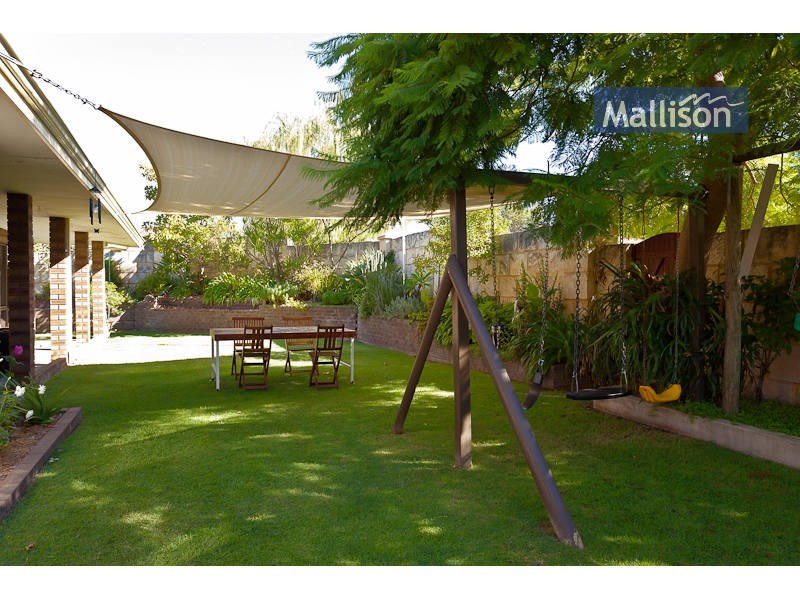 2 Merrifield Circle, Leeming WA 6149