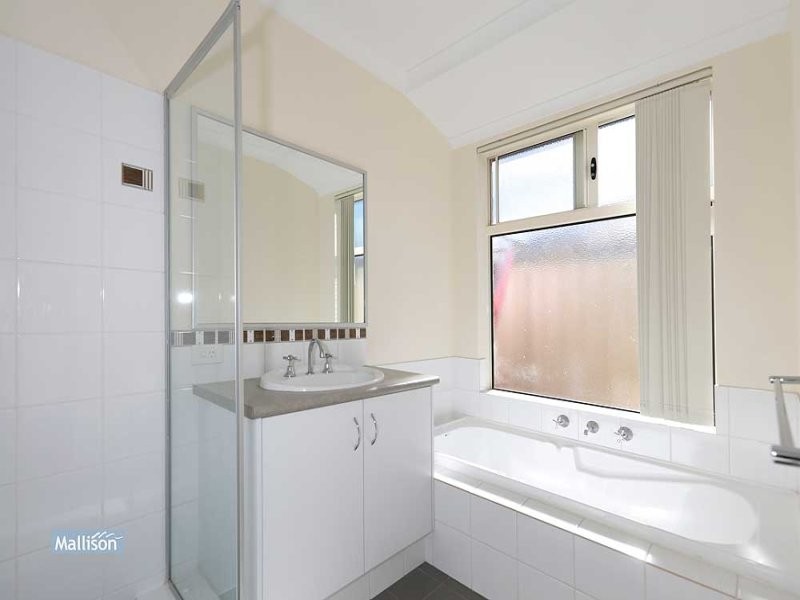 6 Escalona Turn, Seville Grove WA 6112