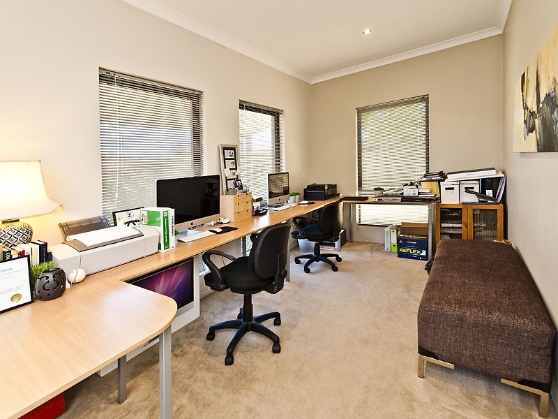 8 Leicester Crescent, Canning Vale WA 6155