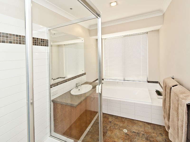 8 Leicester Crescent, Canning Vale WA 6155