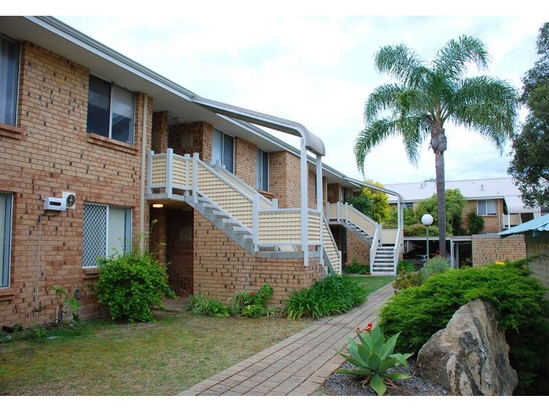 14/2 Pinewood Avenue, Kardinya WA 6163