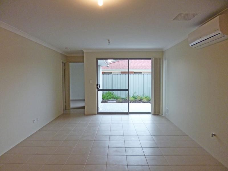 11/148 Railway Parade, Queens Park WA 6107