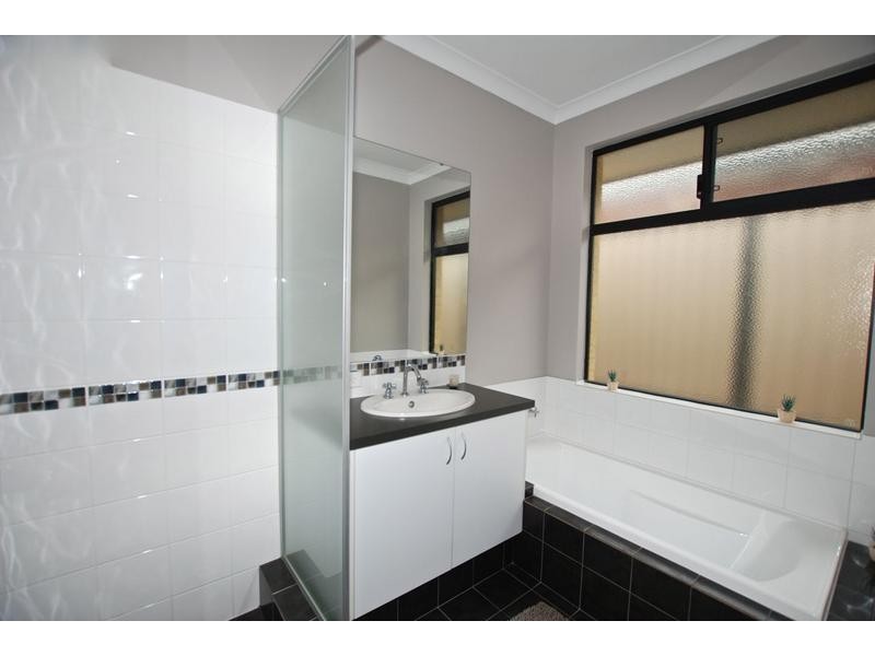 35 Camden Boulevard, Aubin Grove WA 6164