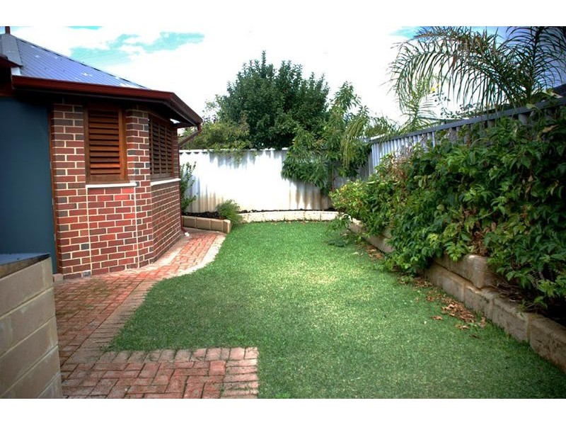 7 Coolbarro Lane, Redcliffe WA 6104