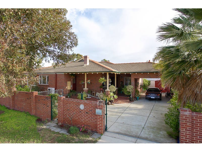 2 Discovery Drive, Thornlie WA 6108