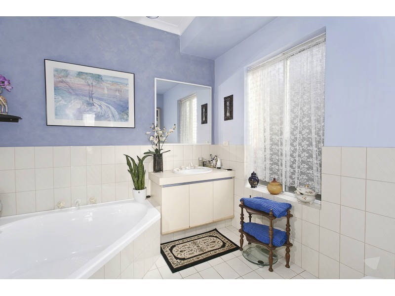 2 Discovery Drive, Thornlie WA 6108