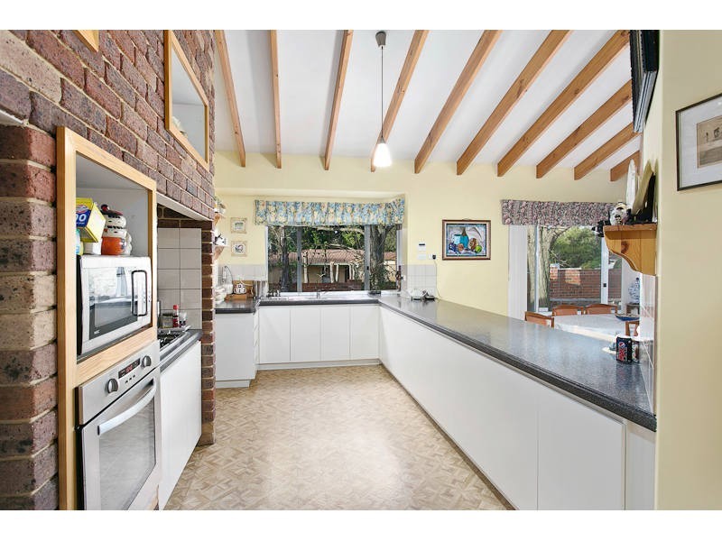 2 Discovery Drive, Thornlie WA 6108