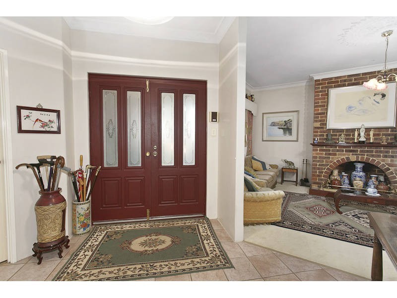 2 Discovery Drive, Thornlie WA 6108