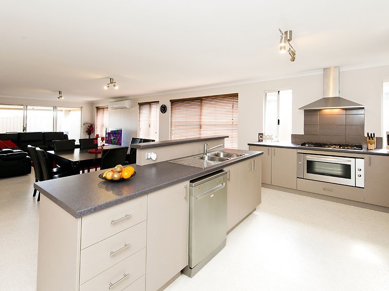 23 Dortmund Gardens, Piara Waters WA 6112