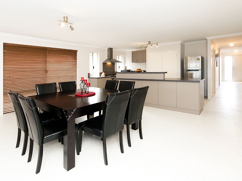 23 Dortmund Gardens, Piara Waters WA 6112