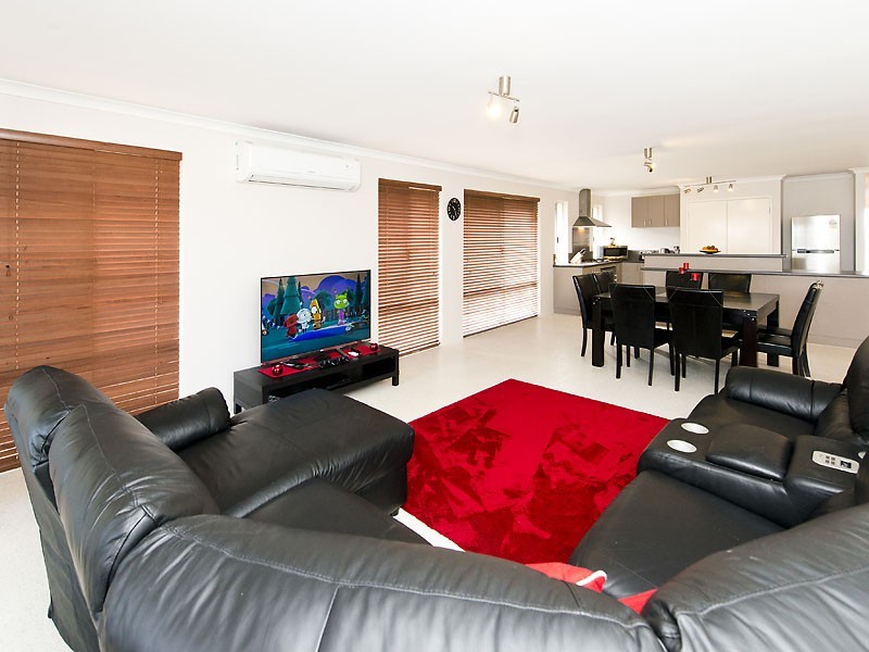 23 Dortmund Gardens, Piara Waters WA 6112