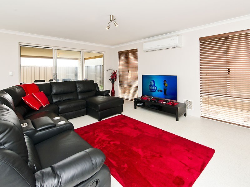 23 Dortmund Gardens, Piara Waters WA 6112