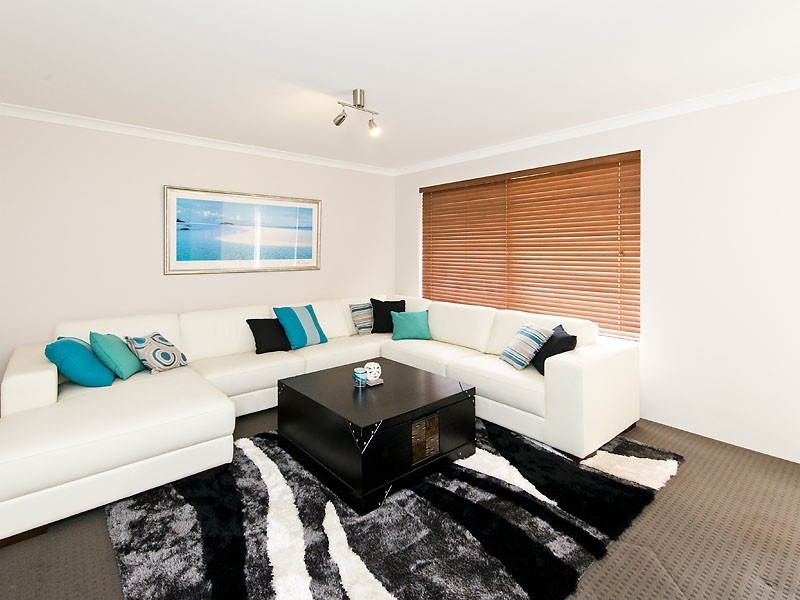 23 Dortmund Gardens, Piara Waters WA 6112