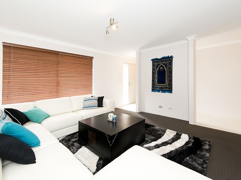 23 Dortmund Gardens, Piara Waters WA 6112